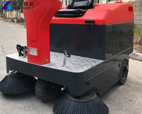 ride on road sweeper